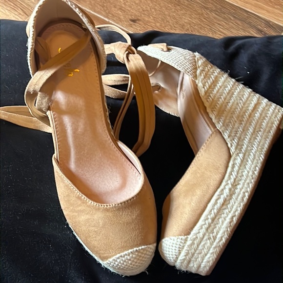 NWOB-SHELN WEDGES - Picture 1 of 10